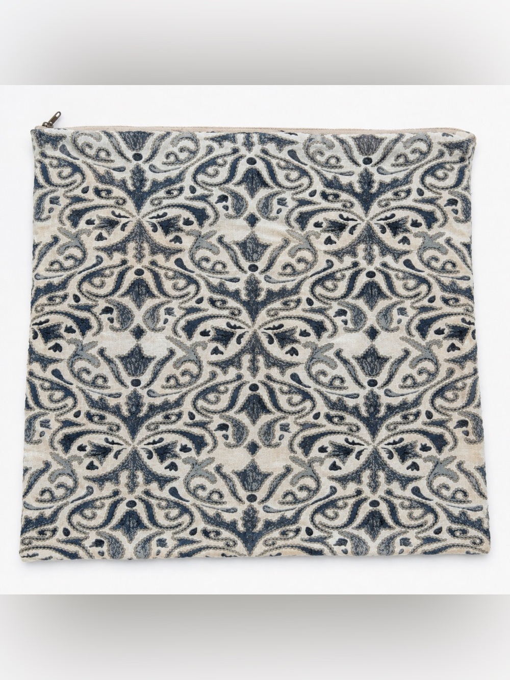Pottery Barn Reilley Embroidered Blue Linen Pillow Covers Set Of Two 22x22 - Picture 3 of 5